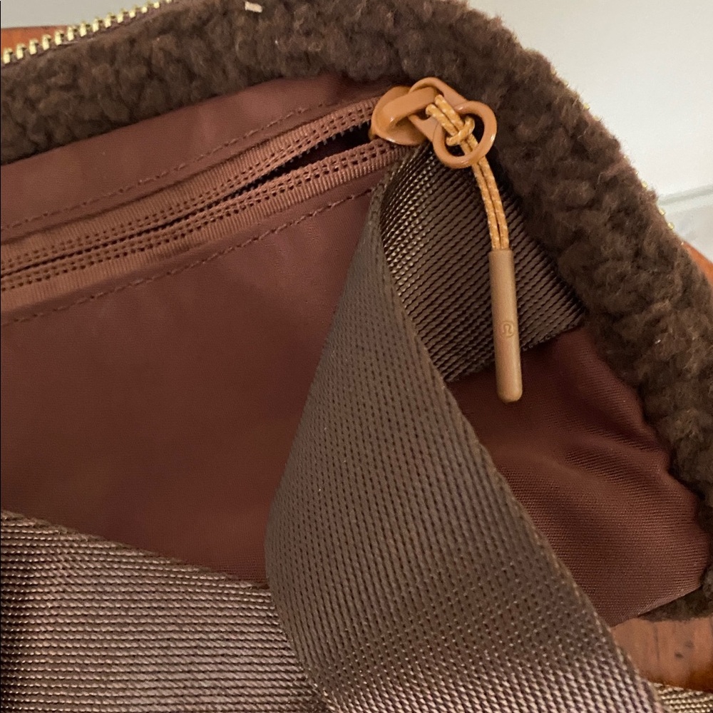 lululemon athletica Chocolate Fleece Travel Bag - Picture 6 of 8